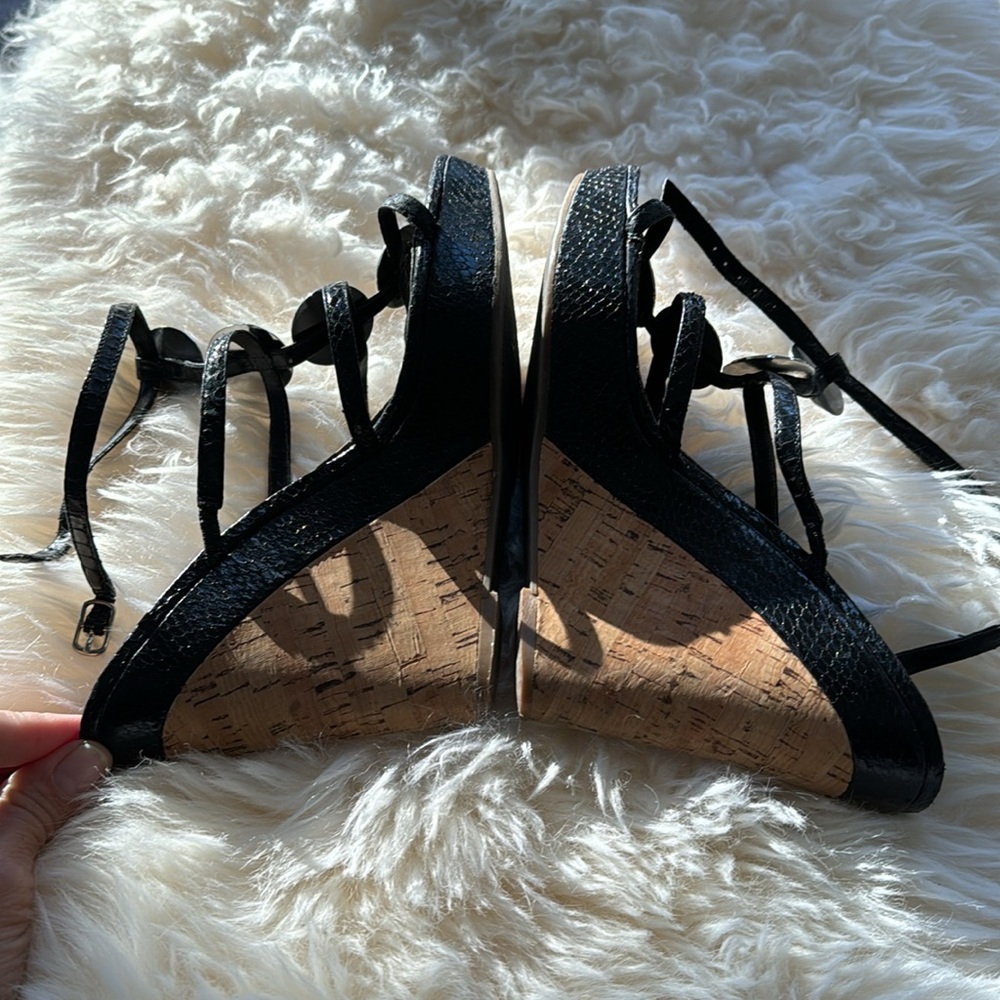 Trendy Platform Roman Wedges size 9 - Picture 4 of 7